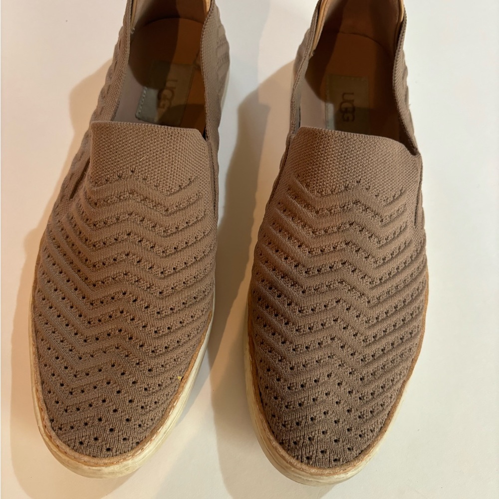 UGG 9 Taupe Slip-On Sneakers SHOES - Picture 2 of 13